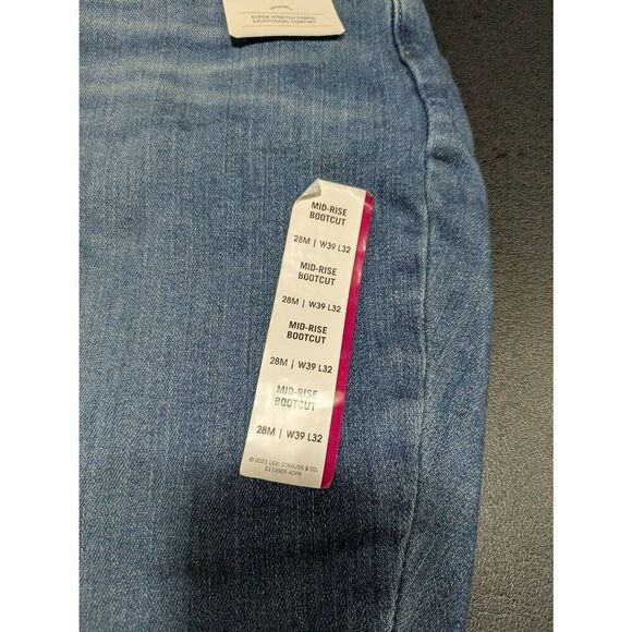 NWT Levi’s Mid Rise Classic Bootcut Jeans Blue Medium Wash Stretch Denim Women's - Picture 5 of 7